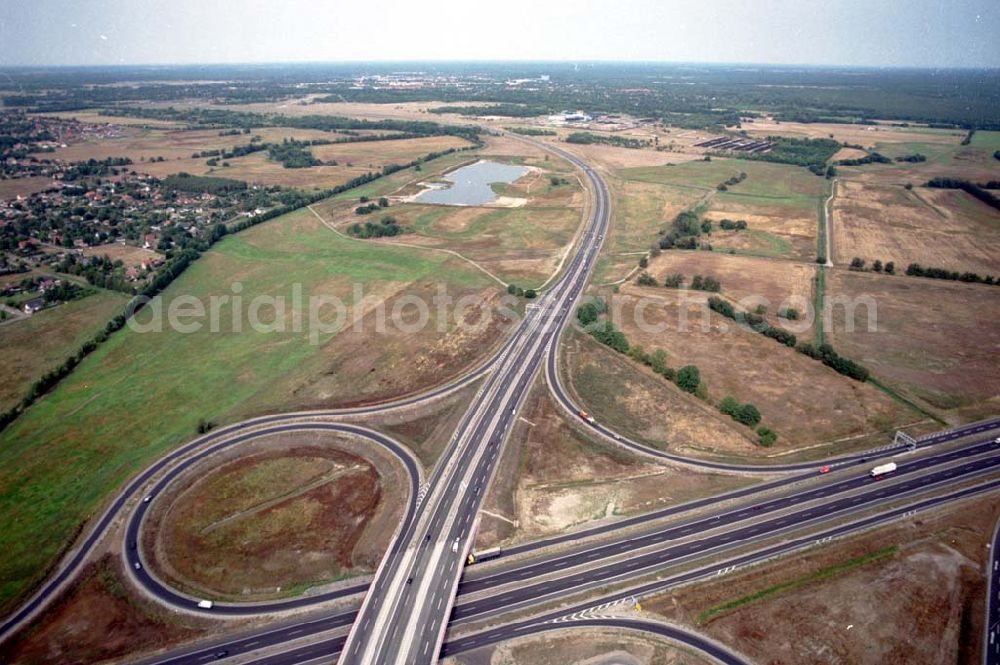 Aerial photograph Oranienburg / Brandenburg - Oranienburg / Brandenburg ehemaliges Flugplatzgelände umgebaut zum Gewerbepark neben der A10