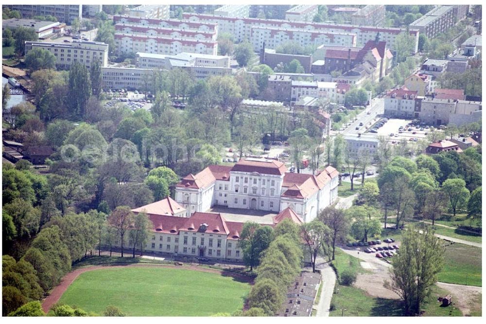 Oranienburg / BRB from the bird's eye view: 28.04.2004 Oranienburg / BRB Schloß Oranienburg und Schlosspark von Nordwesten her