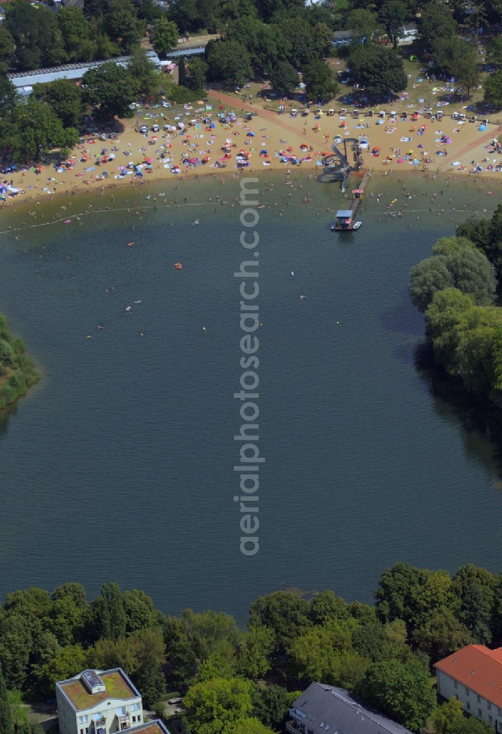 Aerial photograph Berlin - Lake Orankesee and bath in the Alt-Hohenschoenhausen part of the district of Lichtenberg in Berlin in Germany. The lake is used for swimming and recreational activities