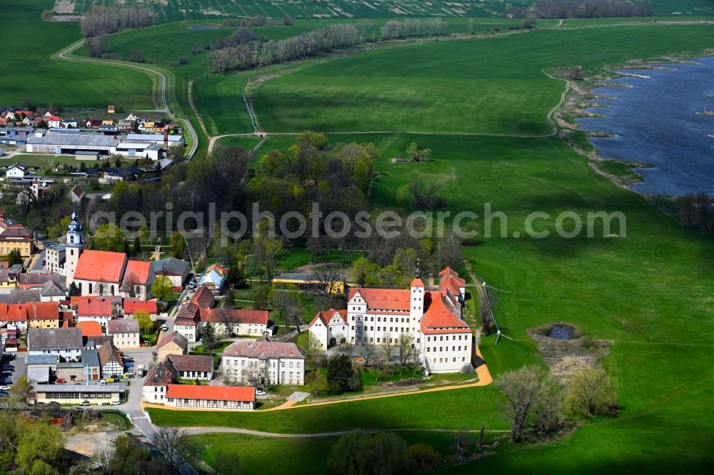 Aerial photograph Pretzsch (Elbe) - Village by the Elbe - river course in Pretzsch (Elbe) in the state Saxony-Anhalt, Germany