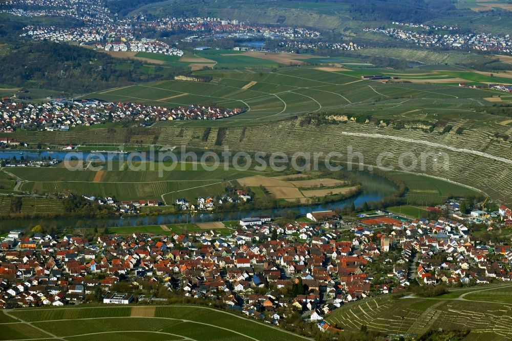 Mundelsheim from the bird's eye view: View of the town of Mundelsheim on a river loop of the Neckar between vineyards and fruit growing slopes in the state Baden-Wurttemberg, Germany