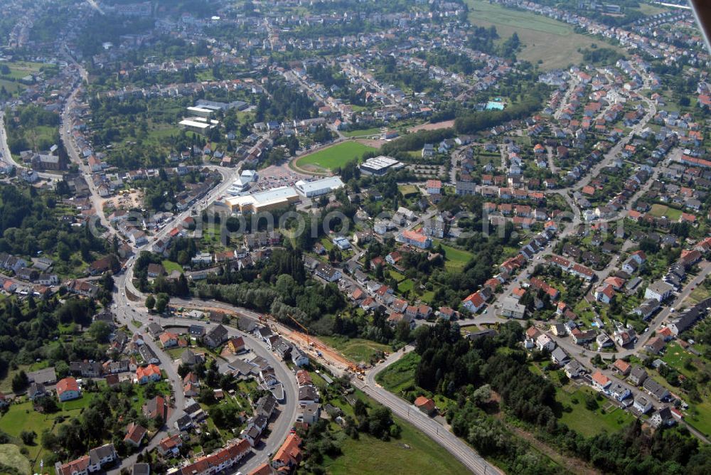 Riegelsberg from the bird's eye view: Blick auf Riegelsberg in Blickrichtung Güchenbach. Riegelsberg ist eine Gemeinde im Saarland und liegt nördlich der Landeshauptstadt Saarbrücken. Sie besteht aus den beiden Ortsteilen Riegelsberg und Walpershofen und hat ca 15.300 Einwohner.