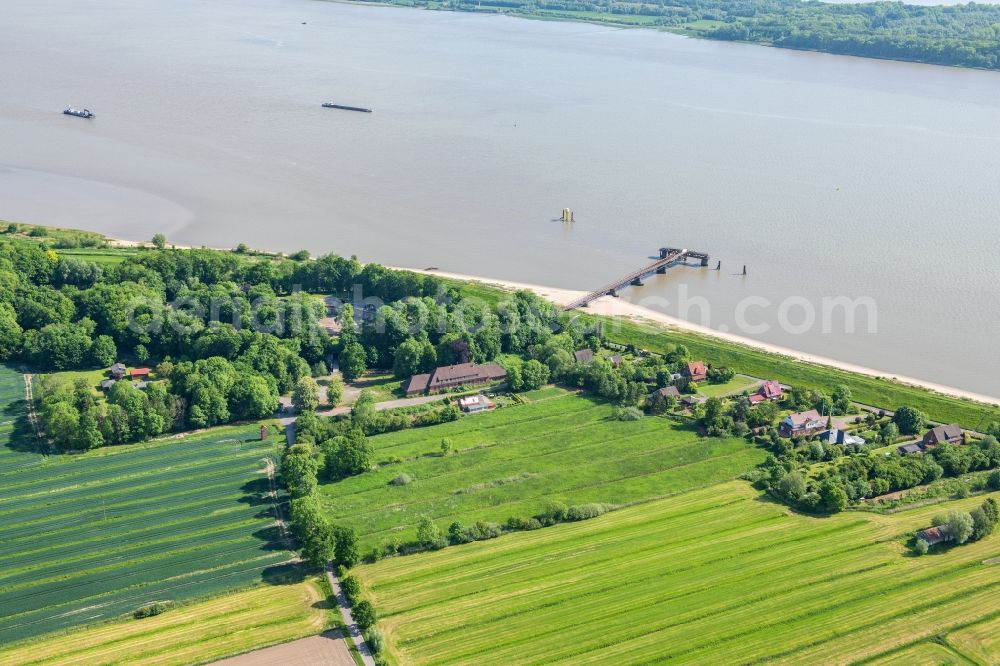 Aerial photograph Bützfleth - View of Abbenfleth an der Elbe in Buetzfleth in the state Lower Saxony, Germany