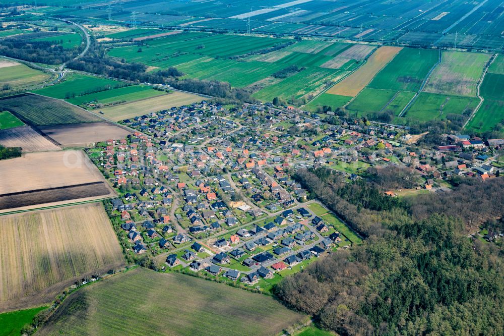 Aerial photograph Agathenburg - Town View of the streets and houses of the residential areas in Agathenburg in the state Lower Saxony, Germany