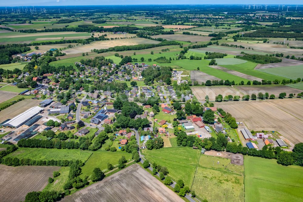 Ahlerstedt from above - Town View of the streets and houses of the residential areas in Ahlerstedt Kakerbeck in the state Lower Saxony, Germany