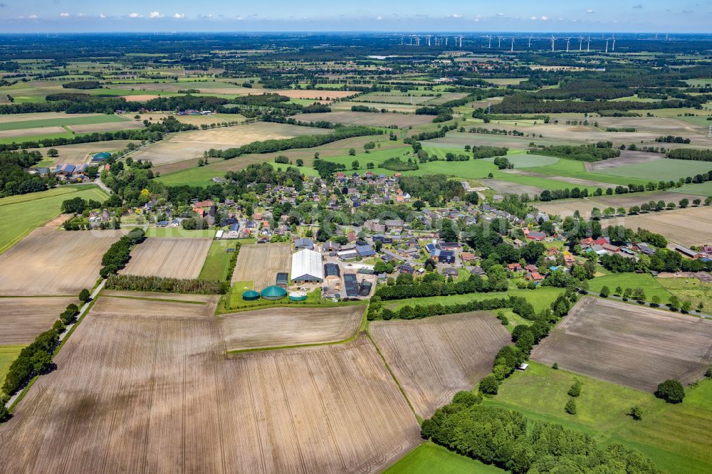 Aerial image Ahlerstedt - Town View of the streets and houses of the residential areas in Ahlerstedt Kakerbeck in the state Lower Saxony, Germany