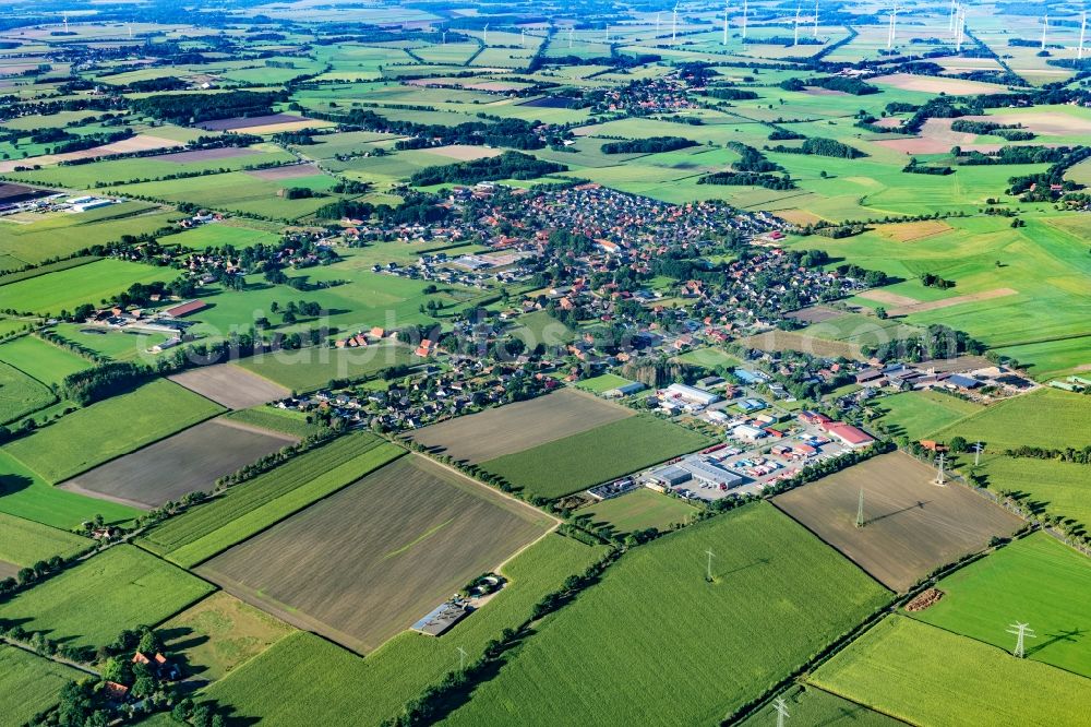 Ahlerstedt from the bird's eye view: Town View of the streets and houses of the residential areas in Ahlerstedt in the state Lower Saxony, Germany