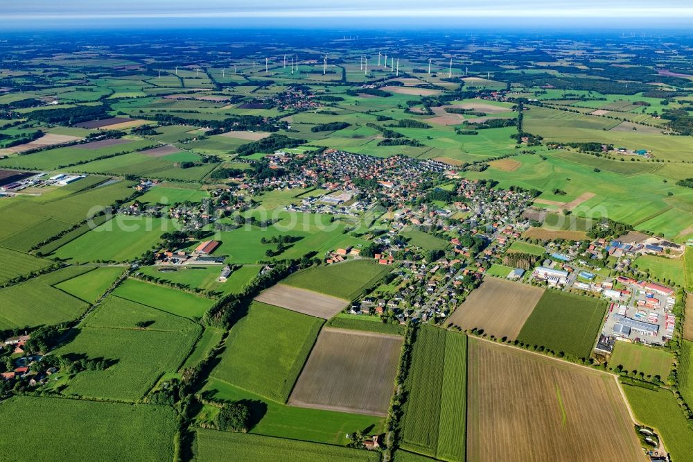 Ahlerstedt from the bird's eye view: Town View of the streets and houses of the residential areas in Ahlerstedt in the state Lower Saxony, Germany