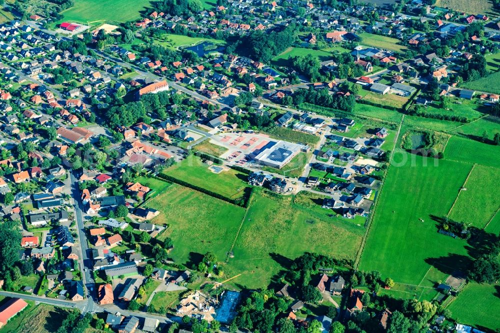 Ahlerstedt from the bird's eye view: Town View of the streets and houses of the residential areas in Ahlerstedt in the state Lower Saxony, Germany