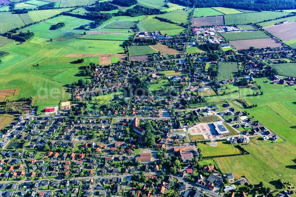 Ahlerstedt from the bird's eye view: Town View of the streets and houses of the residential areas in Ahlerstedt in the state Lower Saxony, Germany