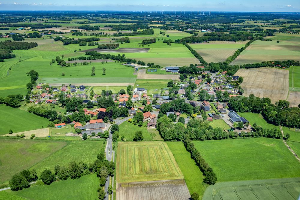 Ahlerstedt from the bird's eye view: Town View of the streets and houses of the residential areas in Ahlerstedt in the state Lower Saxony, Germany