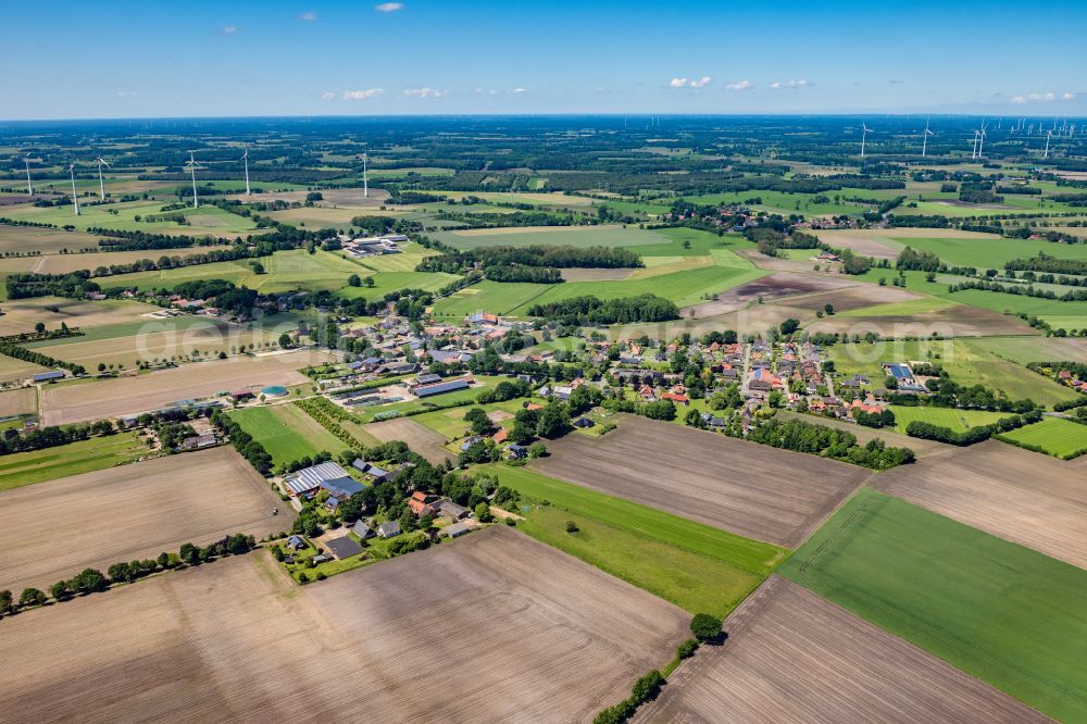 Aerial photograph Ahlerstedt - Town View of the streets and houses of the residential areas in Ahlerstedt Ottendorf in the state Lower Saxony, Germany