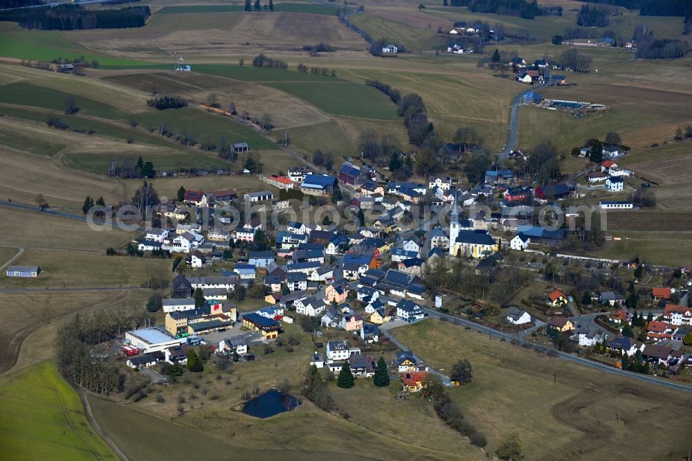 Aerial image Ahornberg - Town view of the streets and houses of the residential areas in Ahornberg in the state Bavaria, Germany