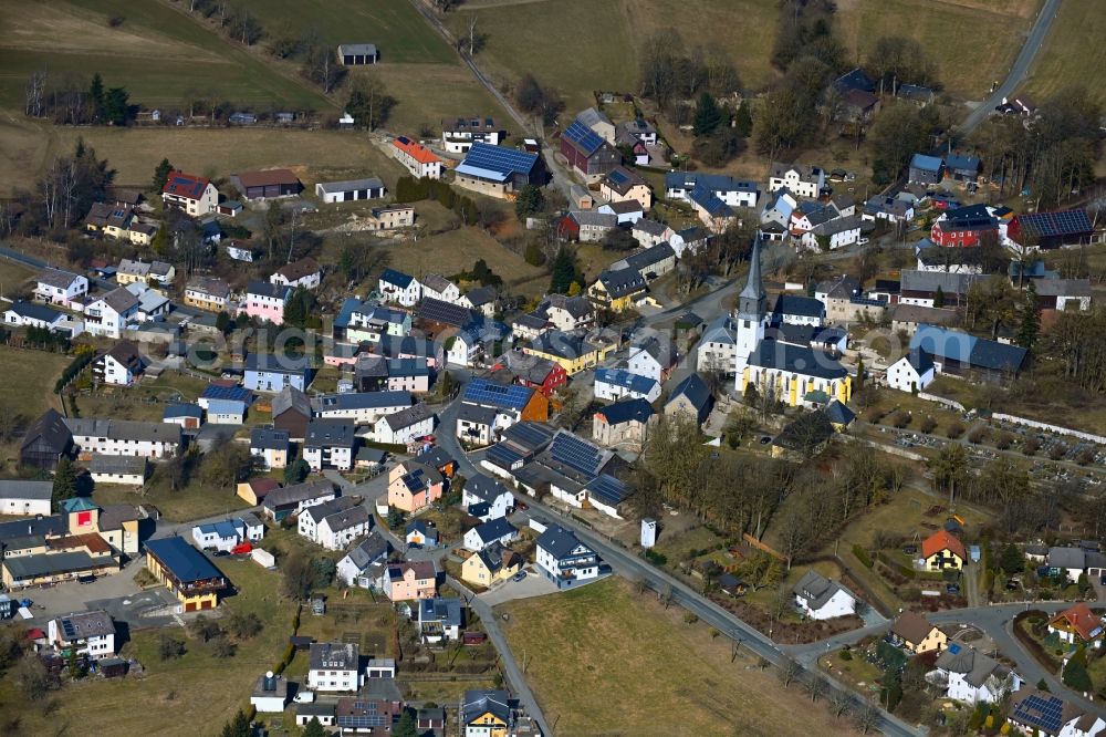 Aerial photograph Ahornberg - Town view of the streets and houses of the residential areas in Ahornberg in the state Bavaria, Germany