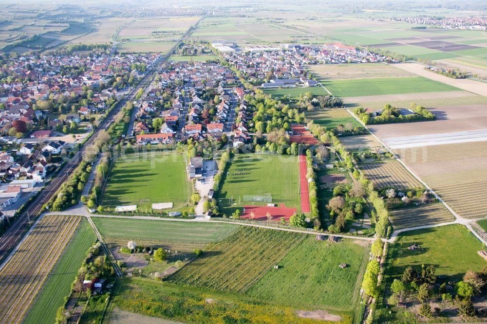 Aerial image Alsheim - Town View of the streets and houses of the residential areas in Alsheim in the state Rhineland-Palatinate