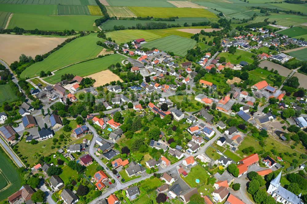 Altengeseke from the bird's eye view: Town View of the streets and houses of the residential areas in Altengeseke in the state North Rhine-Westphalia, Germany