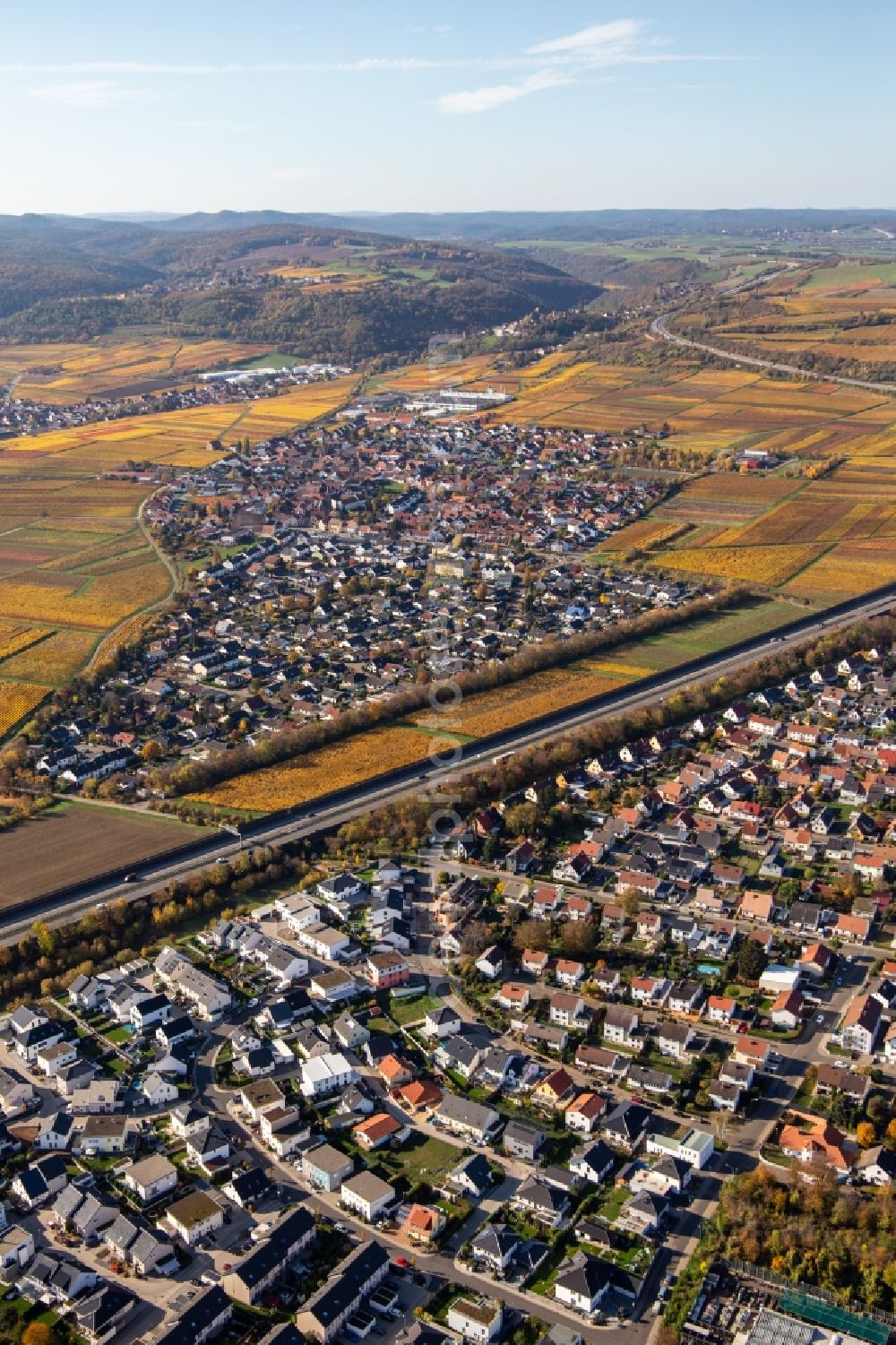 Aerial photograph Sausenheim - Town view of the streets and houses of the residential areas along the course of the motorway BAB A6 in Sausenheim in the state Rhineland-Palatinate, Germany