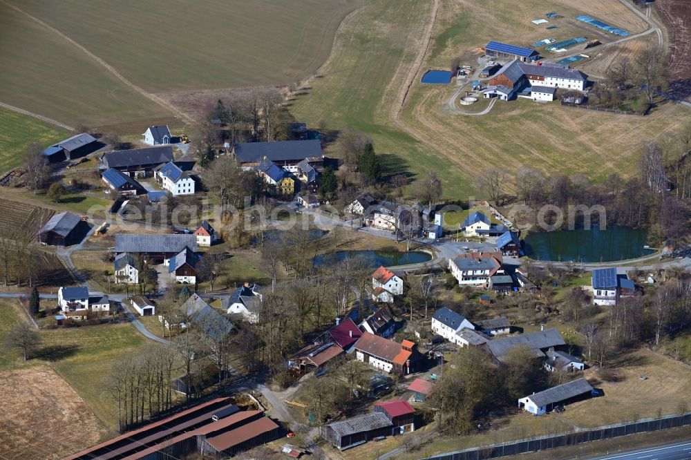 Laubersreuth from above - Town view of the streets and houses of the residential areas along the course of the motorway in Laubersreuth in the state Bavaria, Germany