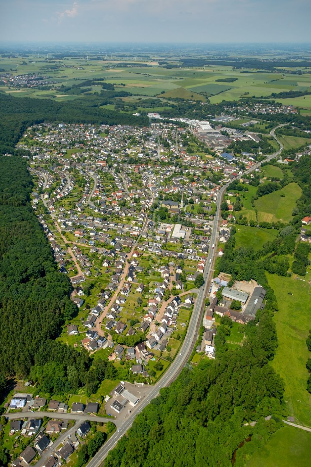 Belecke from the bird's eye view: Town View of the streets and houses of the residential areas in Belecke in the state North Rhine-Westphalia