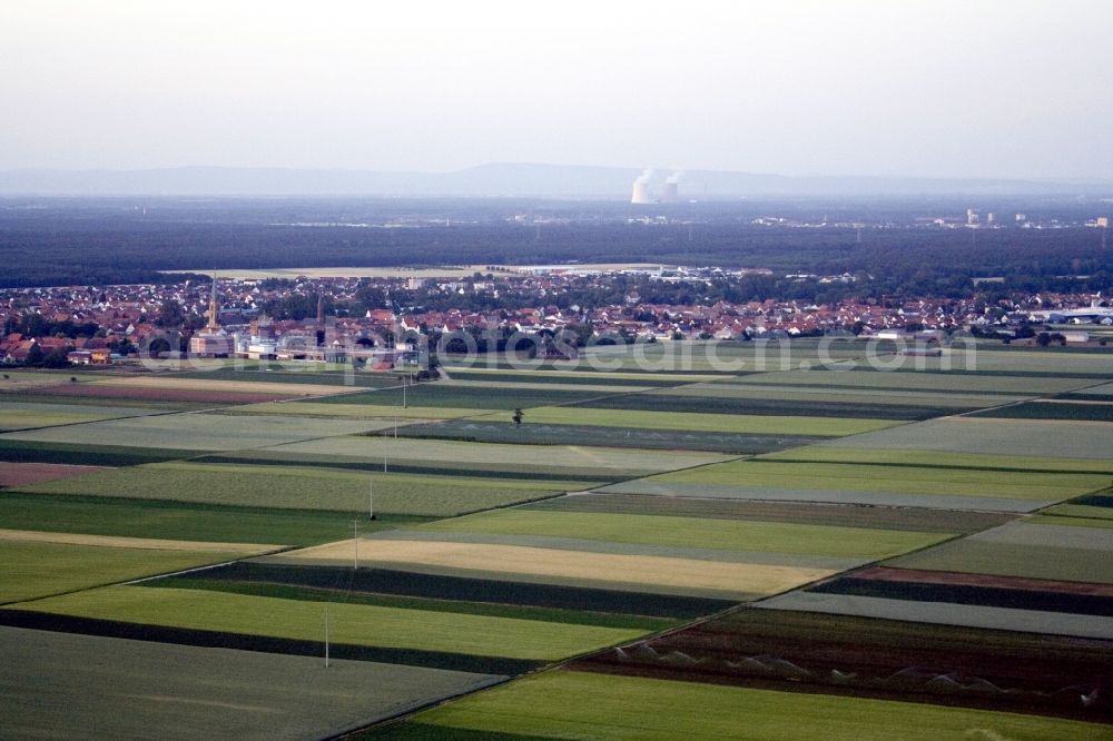 Bellheim from the bird's eye view: Town View of the streets and houses of the residential areas in Bellheim in the state Rhineland-Palatinate