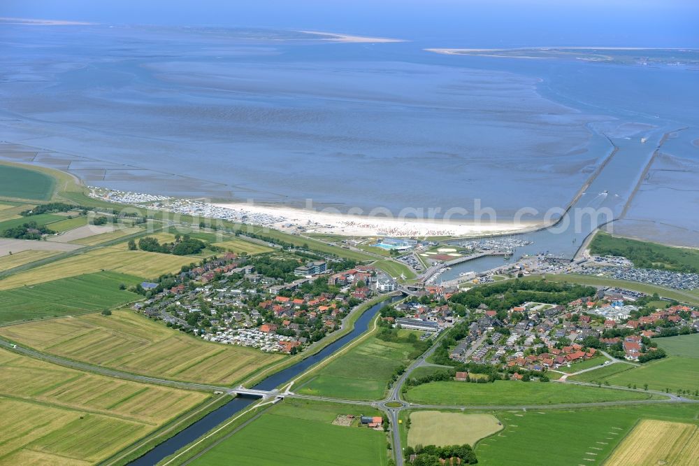 Esens from the bird's eye view: Town View of the streets and houses of the residential areas beneath the road Hauptstrasse at the coastline of the North Sea in Bensersiel in the state Lower Saxony