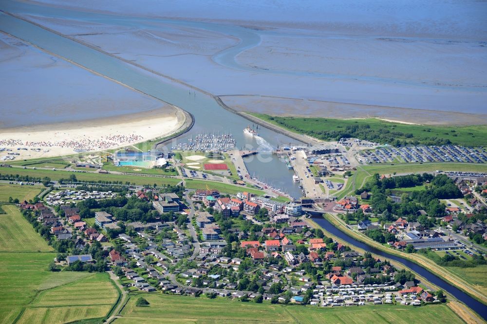 Esens from above - Town View of the streets and houses of the residential areas beneath the road Hauptstrasse at the coastline of the North Sea aswell as nearby fields and the river Benser Tief in Bensersiel in the state Lower Saxony