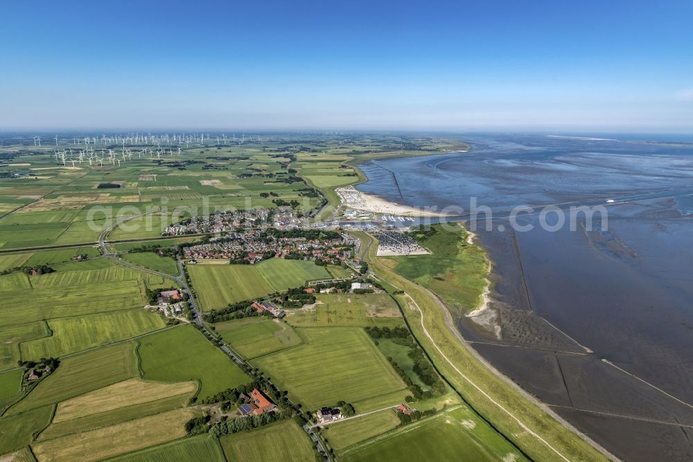 Aerial photograph Esens - Town View of the streets and houses of the residential areas beneath the road Hauptstrasse at the coastline of the North Sea in Bensersiel in the state Lower Saxony