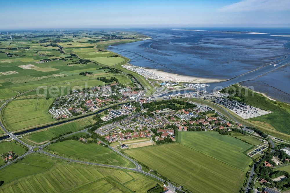 Esens from the bird's eye view: Town View of the streets and houses of the residential areas beneath the road Hauptstrasse at the coastline of the North Sea in Bensersiel in the state Lower Saxony