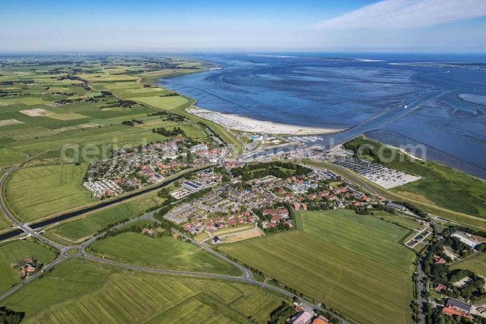 Aerial image Esens - Town View of the streets and houses of the residential areas beneath the road Hauptstrasse at the coastline of the North Sea in Bensersiel in the state Lower Saxony