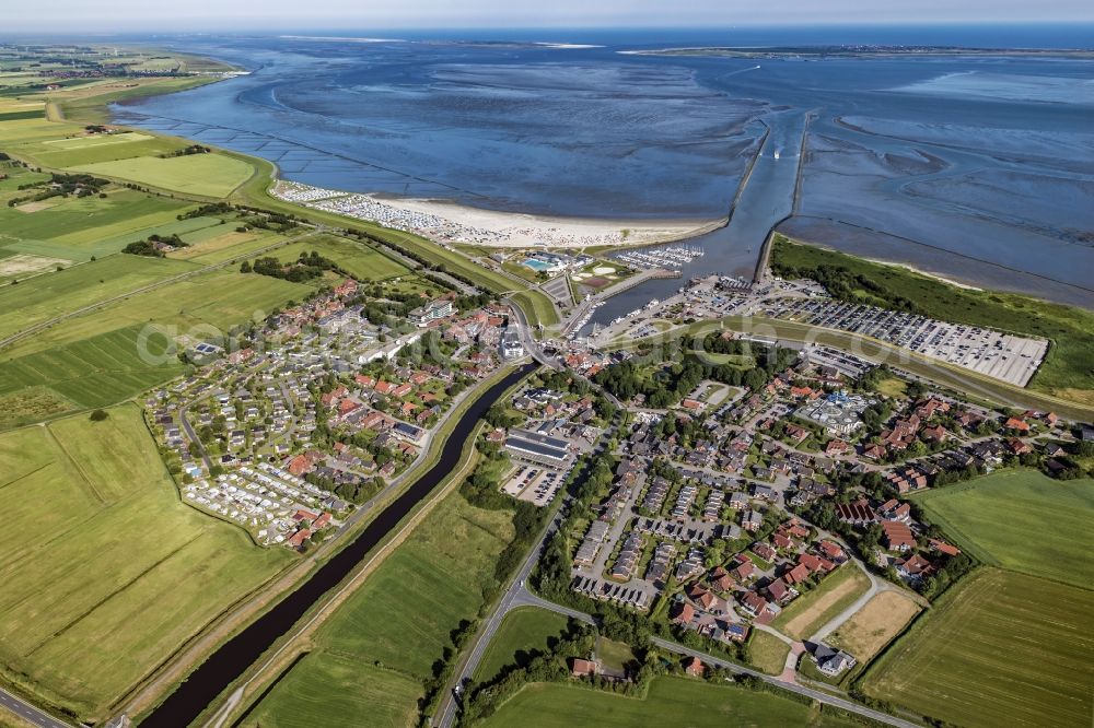 Aerial photograph Esens - Town View of the streets and houses of the residential areas beneath the road Hauptstrasse at the coastline of the North Sea in Bensersiel in the state Lower Saxony