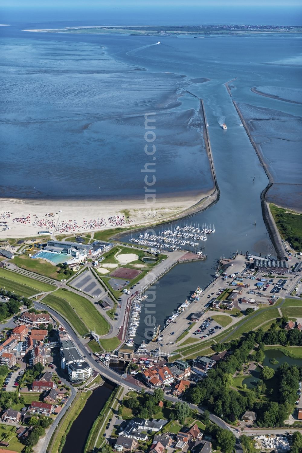 Aerial image Esens - Town View of the streets and houses of the residential areas beneath the road Hauptstrasse at the coastline of the North Sea in Bensersiel in the state Lower Saxony