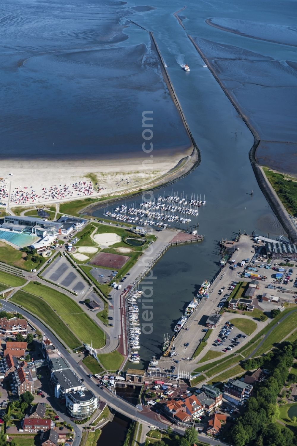 Aerial photograph Esens - Town View of the streets and houses of the residential areas beneath the road Hauptstrasse at the coastline of the North Sea in Bensersiel in the state Lower Saxony