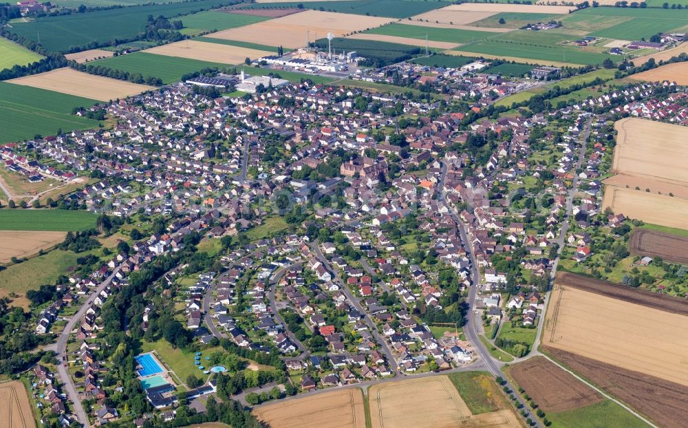 Bevern from the bird's eye view: Town View of the streets and houses of the residential areas in Bevern in the state Lower Saxony, Germany