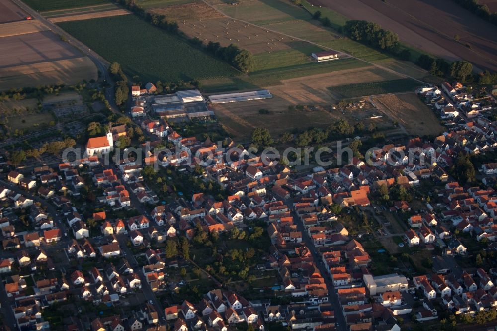 Böhl-Iggelheim from above - Town View of the streets and houses of the residential areas in Boehl-Iggelheim in the state Rhineland-Palatinate