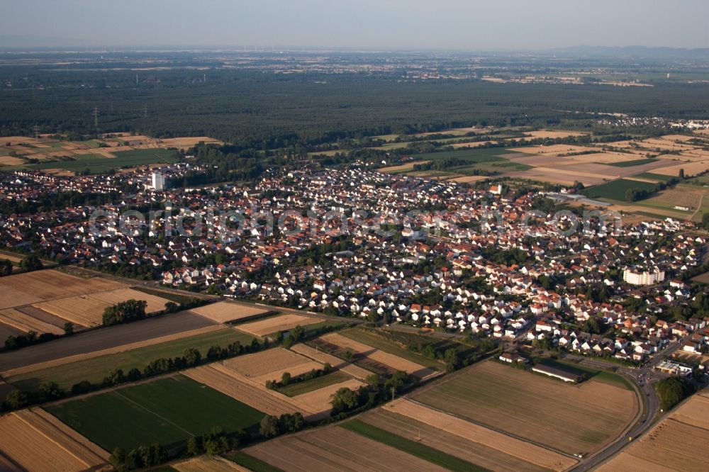 Aerial image Böhl-Iggelheim - Town View of the streets and houses of the residential areas in Boehl-Iggelheim in the state Rhineland-Palatinate