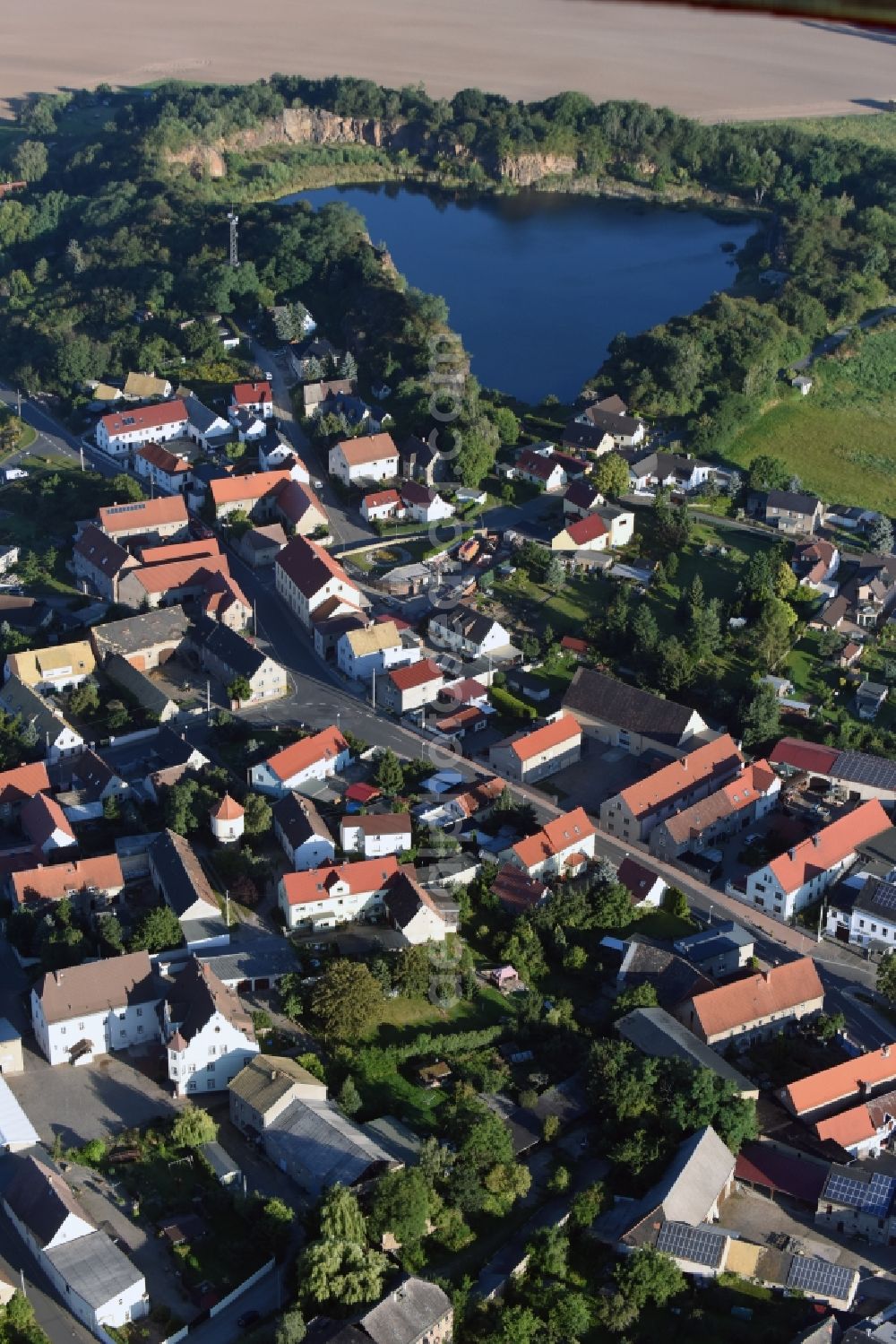 Böhlitz from the bird's eye view: Town View of the streets and houses of the residential areas in Boehlitz in the state Saxony