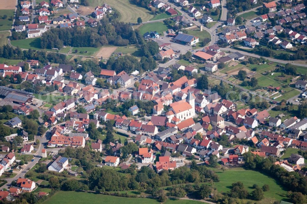 Aerial photograph Billigheim - Town View of the streets and houses of the residential areas in Billigheim in the state Baden-Wuerttemberg