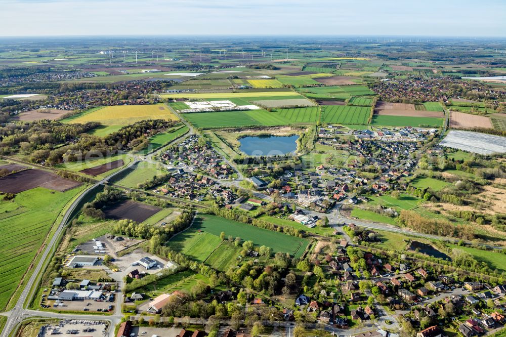 Bliedersdorf from the bird's eye view: City view of the streets and houses of the residential areas in Bliedersdorf Postmoor in the state Lower Saxony, Germany