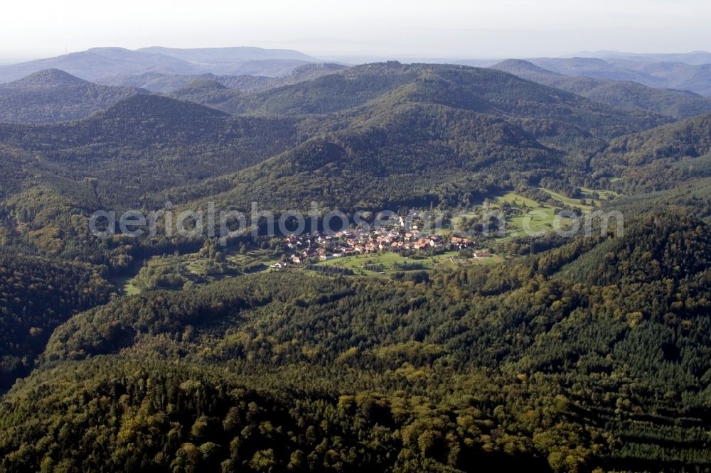 Böllenborn from the bird's eye view: Town View of the streets and houses of the residential areas in Boellenborn in the state Rhineland-Palatinate