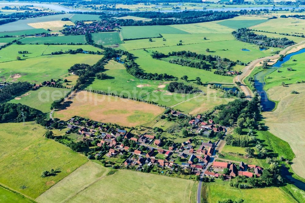 Bälow from the bird's eye view: Town view of the streets and houses of the residential areas in Baelow an der Elbe in the state Brandenburg, Germany