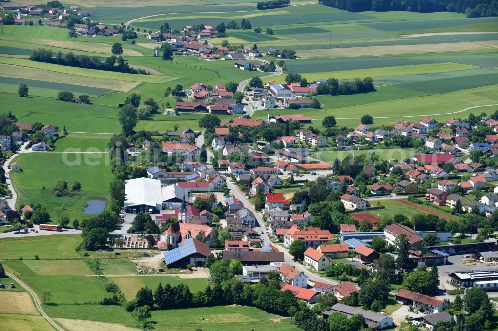 Aerial photograph Bodenkirchen - Town View of the streets and houses of the residential areas in Bodenkirchen in the state Bavaria, Germany