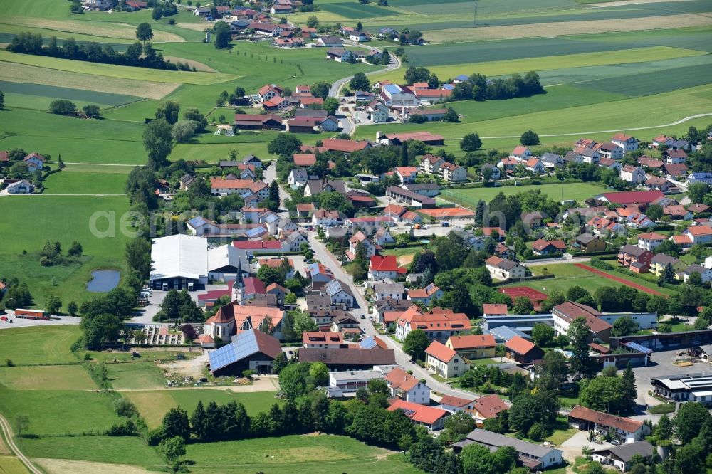 Bodenkirchen from above - Town View of the streets and houses of the residential areas in Bodenkirchen in the state Bavaria, Germany