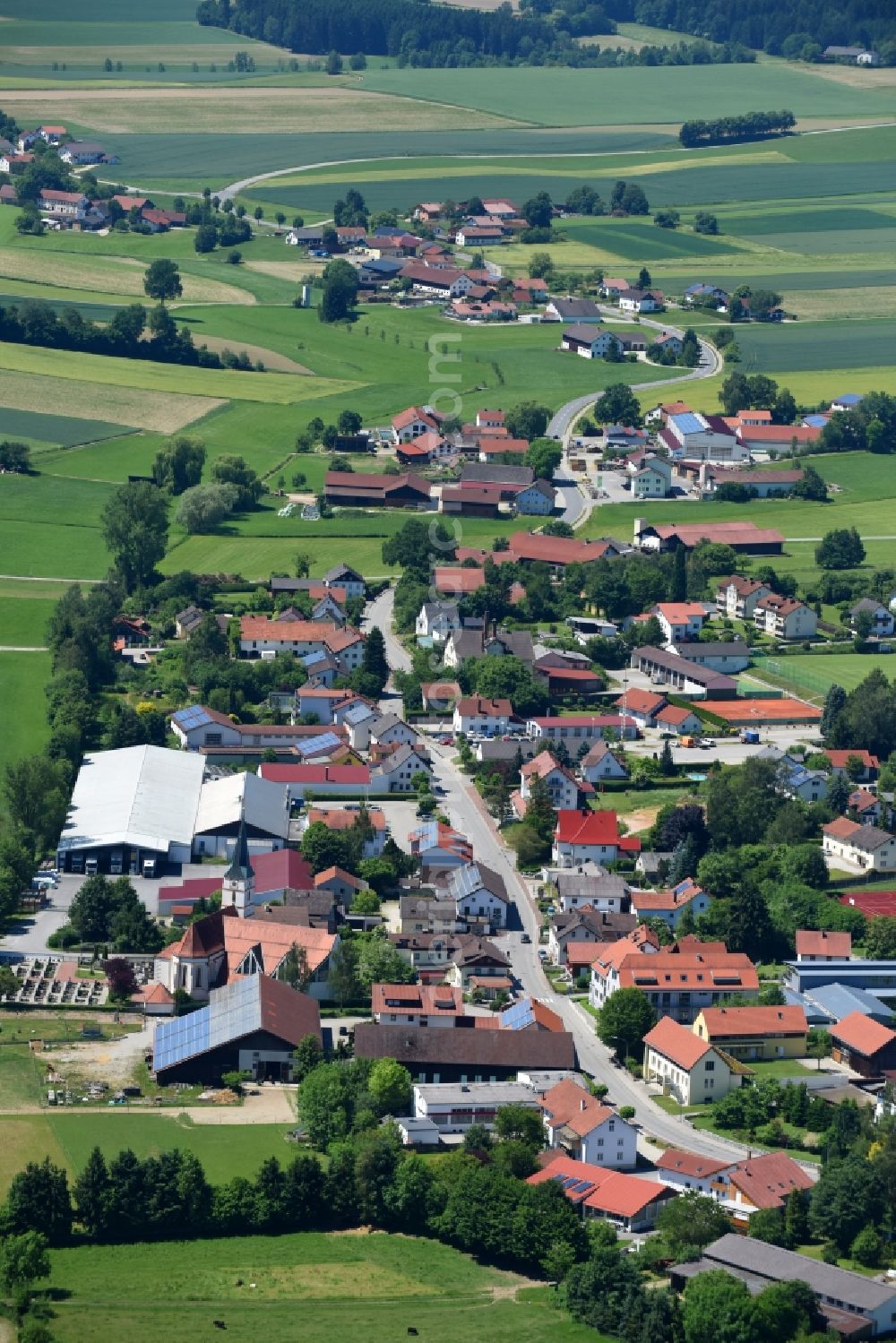 Aerial image Bodenkirchen - Town View of the streets and houses of the residential areas in Bodenkirchen in the state Bavaria, Germany