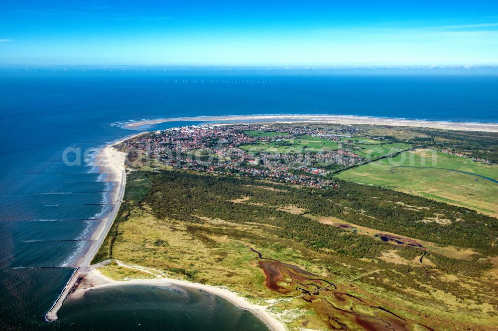 Borkum from the bird's eye view: Town View of the streets and houses of the residential areas in Borkum in the state Lower Saxony