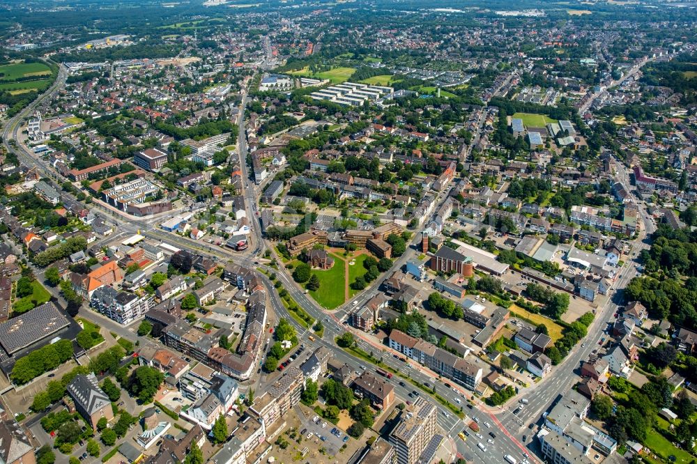 Aerial image Bottrop - Town View of the streets and houses of the residential areas in Bottrop in the state North Rhine-Westphalia