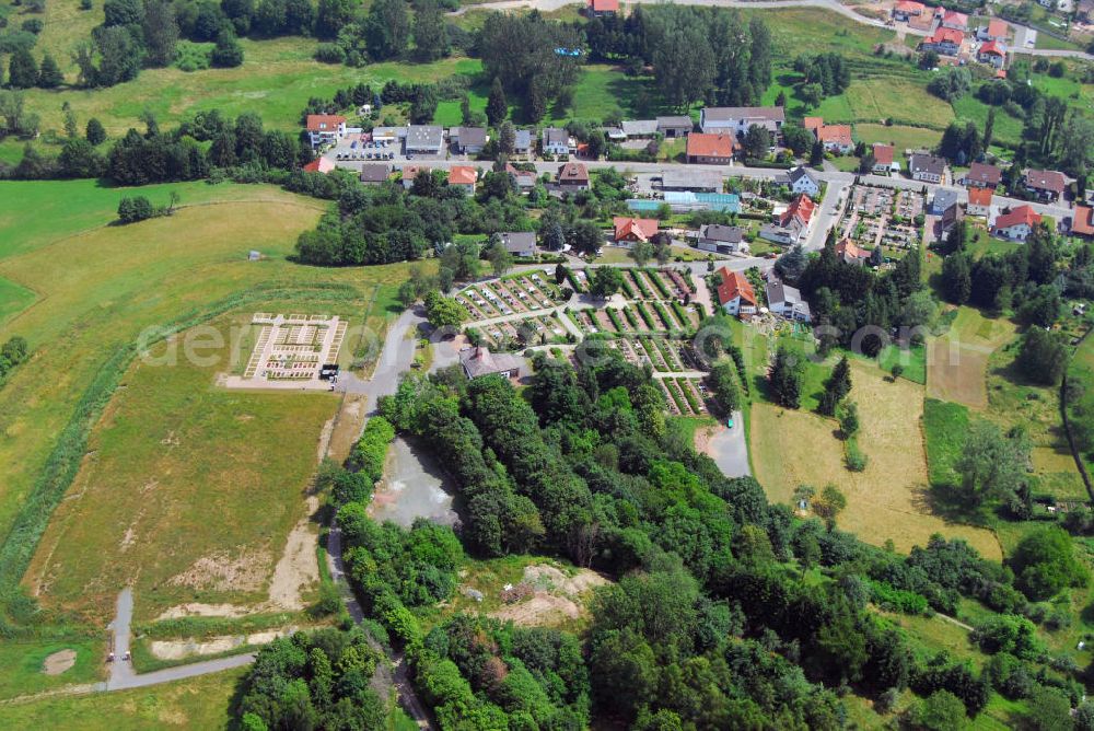 Aerial image Schönenberg-Kübelberg / OT Brücken - Ortsansicht Brücken mit Blick auf den Friedhof. Brücken ist eine Ortsgemeinde der Verbandsgemeinde Schönenberg-Kübelberg. Brücken, auch Brigge ist tatsächlich an einer Brücke über den Ohmbach errichtet worden. Bekannt ist die Region vor allem für das 1888 gegründete Diamantschleifergewerbe. Kontakt: Ortsgemeinde Brücken, Ortsbürgermeister Toni Guhmann, Glanstr. 24, 66904 Brücken, Tel.: 06386/5422