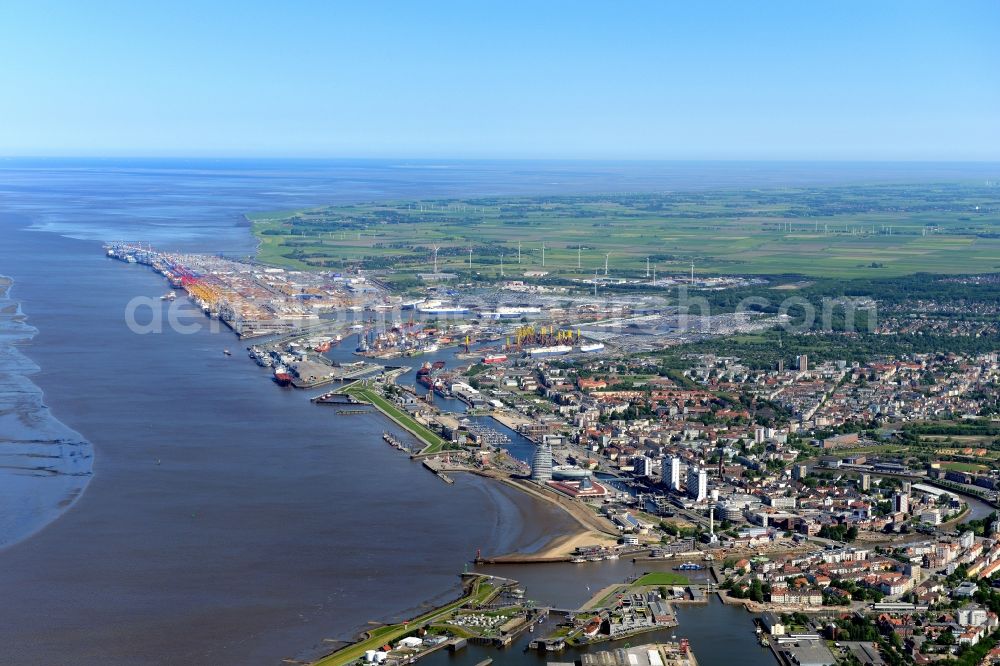 Bremerhaven from the bird's eye view: Town View of the streets and houses of the residential areas around Stadtbremischer Ueberseehafen Bremerhaven with mouth of the Weser in the state Bremen