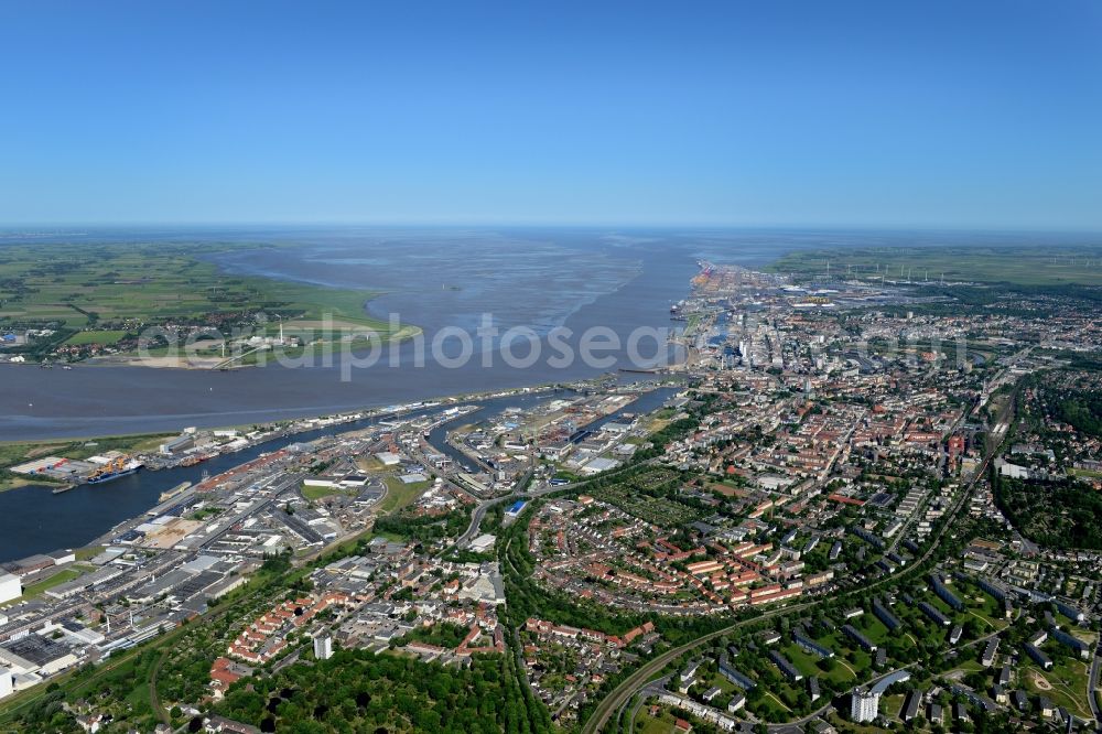 Aerial photograph Bremerhaven - Town View of the streets and houses of the residential areas in Bremerhaven with mouth of the Weser in the back in the state Bremen