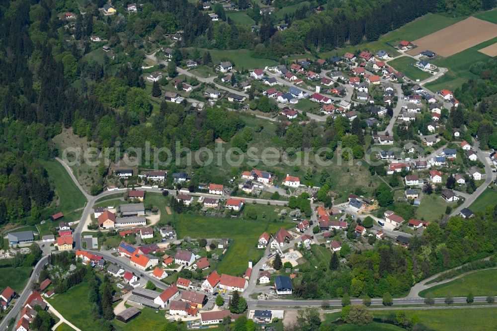 Bronnen from the bird's eye view: Town View of the streets and houses of the residential areas in Bronnen in the state Baden-Wuerttemberg, Germany