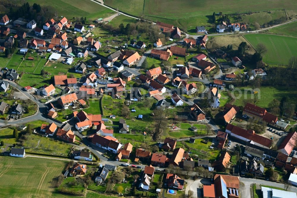 Brunkensen from the bird's eye view: Town View of the streets and houses of the residential areas in Brunkensen in the state Lower Saxony, Germany